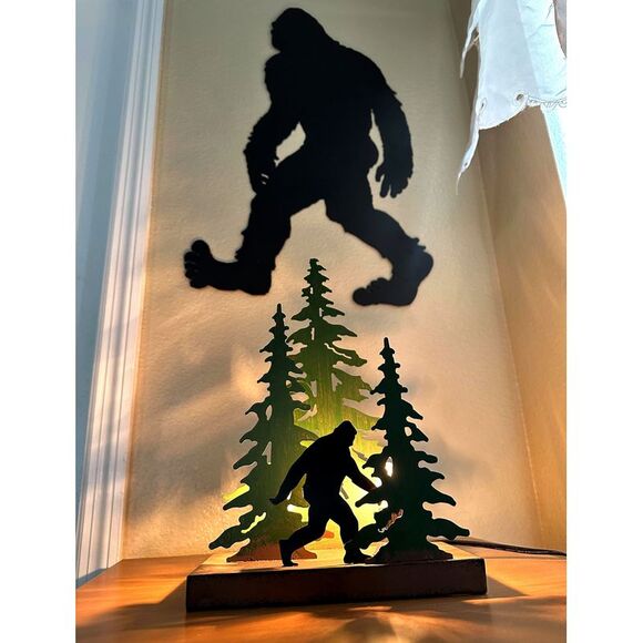 Rustic Metal Bigfoot Forest Stroll Accent Lamp Decorative Sasquatch Home Decor - Picture 5 of 10
